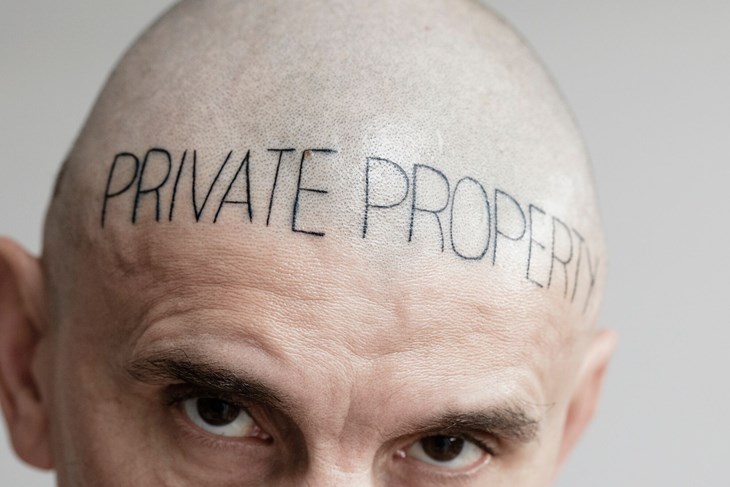 Siniša Labrović: Tetoviran "privatni posjed", sad prekriven kosom